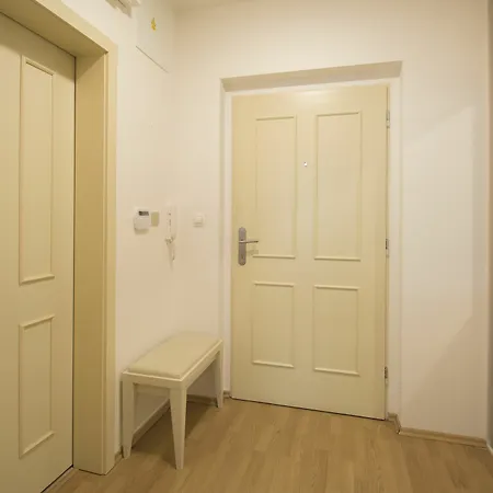 Luxurious Near Castle * Praga