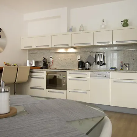 Luxurious Near Castle Appartamento Praga