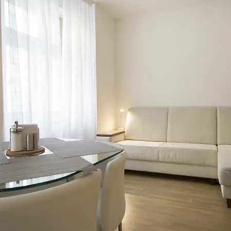 Luxurious Near Castle *